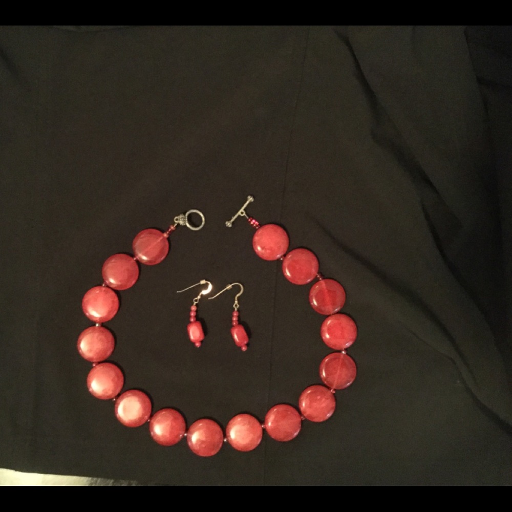 Red glass disk necklace with earrings